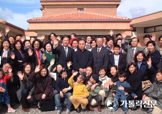 로마 한인본당, 신학원 부속 한국순교성인성당 봉헌으로 30년 더부살이 청산 결속 다져