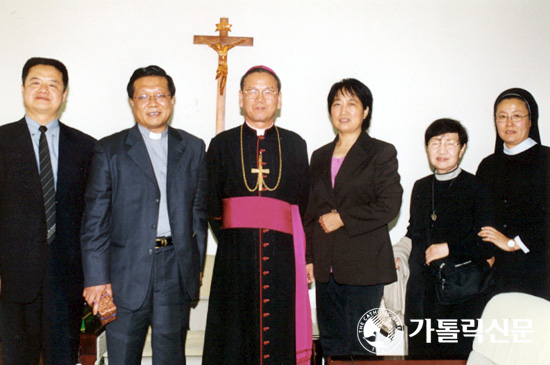 정명조 주교 북경교구 고양 신부 일행과 환담