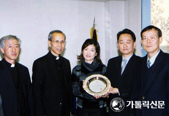 차앤박 피부과, 가대에 4억 기증