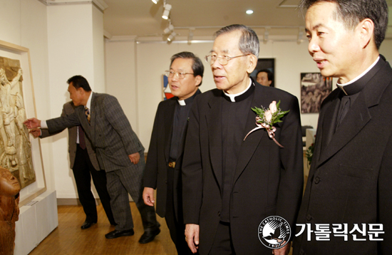 교황 재위 25주년 기념 미술공모전 수상작 시상