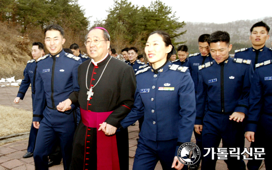 이기헌 주교 공군사관학교 졸업미사 주례