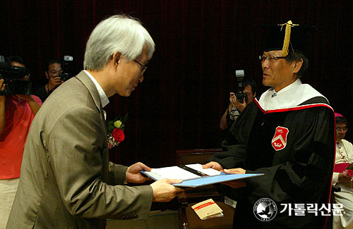 서강대 이종욱 신임 총장·손병두 전임 총장 이·취임식