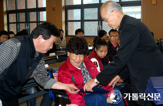 전주교구 무지개 장학재단 장학금 전달