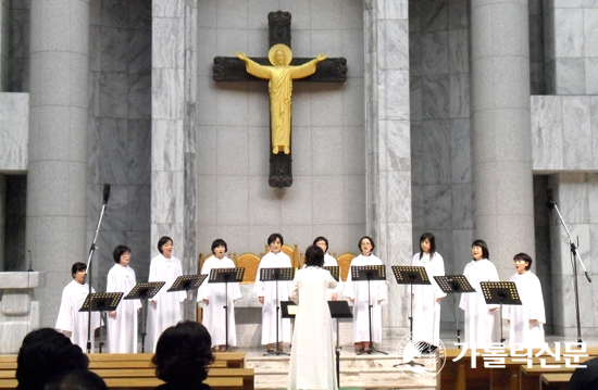 [화제의 새음반] ‘알무스 여성 그레고리오 성가대’ 음반 