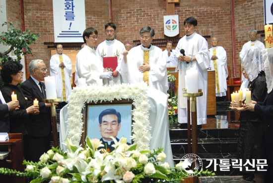 [위령기도를] 마산교구 이응석 신부 선종