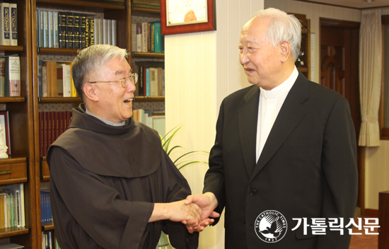 정진석 추기경, 유수일 주교 예방 받아