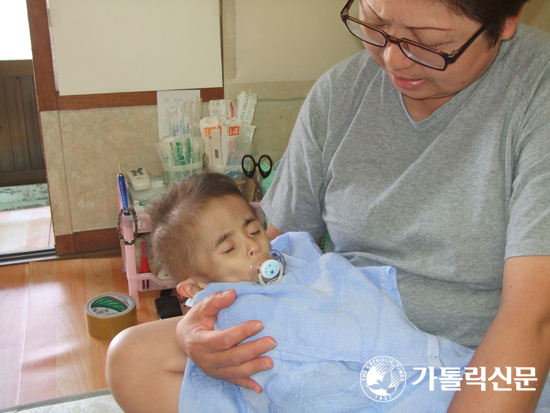 [사랑 나눌수록 커집니다] ‘장관상피 이상형성’ 앓는 이하늘(아녜스)양