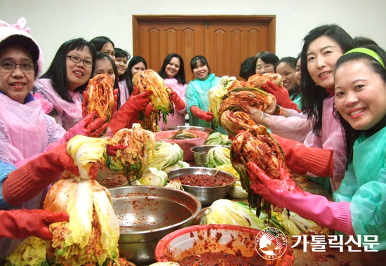 제주 다문화가정 여성들, ‘독거노인 돕기 김장담그기 축제’ 동참