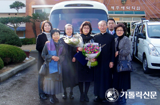 제주 애덕의 집 ‘어르신 이동목욕차량’ 축복