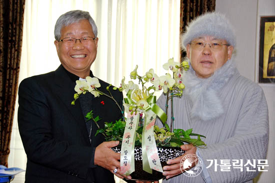 대전교구장 유흥식 주교, 천태종 장도정 스님 예방받아