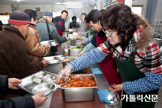 [취재 현장속으로] 무료급식소 ‘요셉의집’ 자원봉사자들