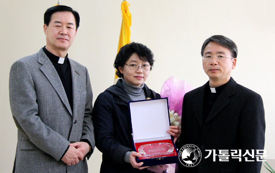 윤려천씨 수원가대에 5000만 원 기탁