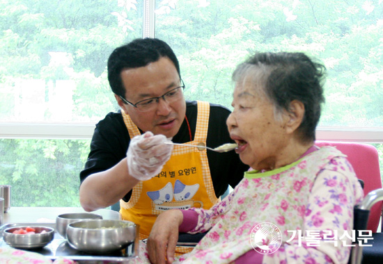 인천교구청 사제들, 노인요양원 봉사