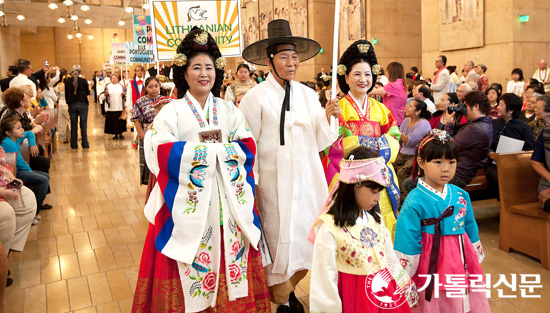 [사진] 고운 빛깔 한복 ‘눈에 띄네’