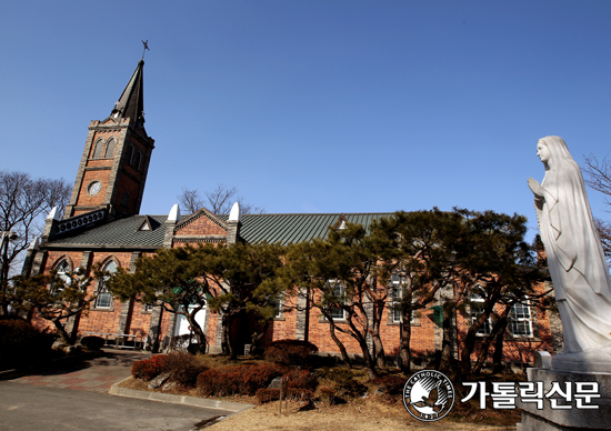 [한국교회 선교의 뿌리를 찾아서] 복음화의 구심점, 본당 - 대전교구 공주 중동본당