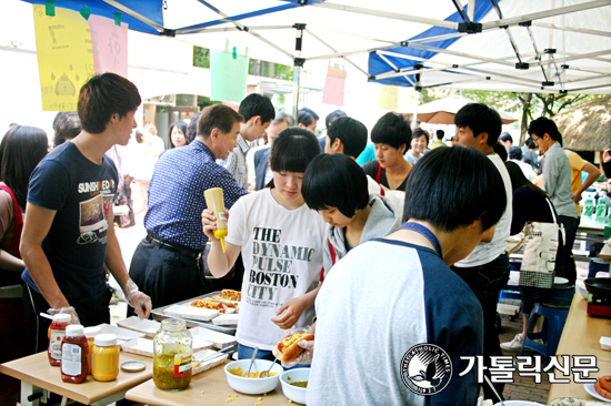 [독자기자석] 서울 잠실3동본당 중고등부 주일학교 음식 바자