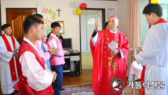 성모승천수도회, 장애인 생활가정 ‘하람이네’ 축복