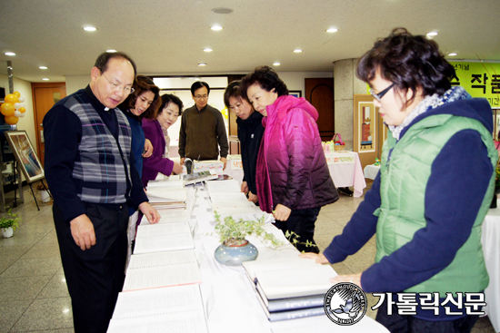 [독자기자석] 서울 아현동본당 성경말씀 작품 전시회