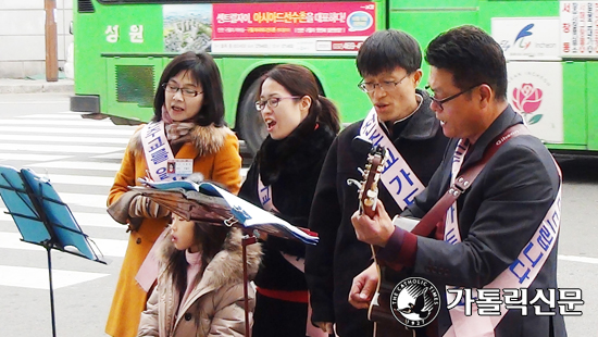 재능기부하는 인천교구 가두선교단 한정환씨