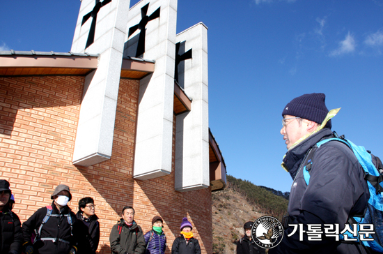 호남교회사연구소장 이영춘 신부, 전주교구 능교공소 일대 교우촌 순례