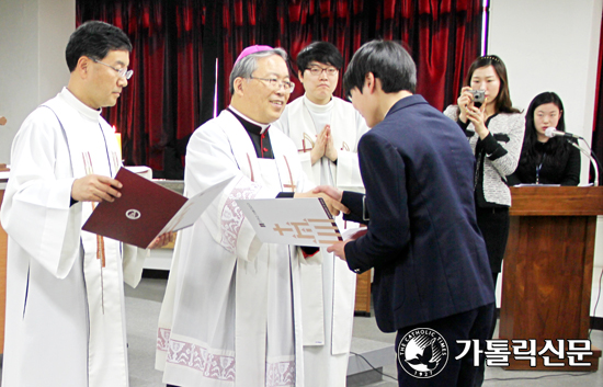 동성고 예신반 84명에 장학증서