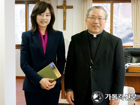 서울대교구장 염수정 대주교, 조윤선 여성부장관 예방 받아