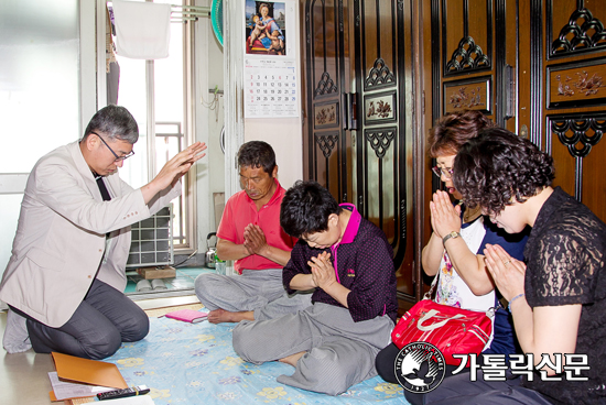 [사랑 나눌수록 커집니다] 성금전달(5월 19일자) 장애로 생활고 시달리는 최범수씨 가정