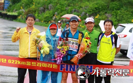 수원 가마연 정수옥씨, 시각장애인 김미순씨 도와 대한민국 종단 622km 대회 완주