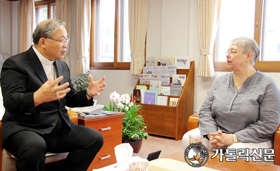 서울대교구장 염수정 대주교, 배현정 전진상의원 원장 예방 받아