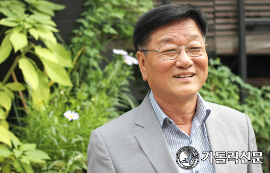 [저자와의 만남]「벚나무 아래, 키스자국」 펴낸 조창환 시인