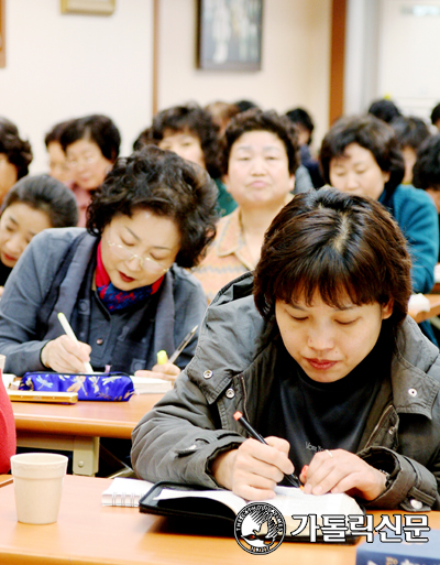 [가톨릭신문-한국가톨릭사목연구소 공동기획 - 신앙의 해, 신앙의 재발견] (33) ‘성경공부’ 안 하는 원인과 대안