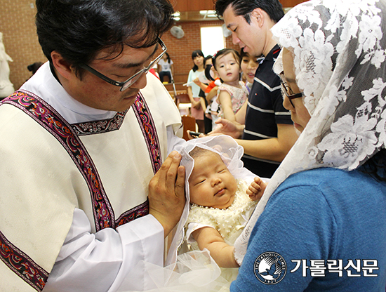 [가톨릭태교 이야기] (12) 가톨릭태교의 마무리 ‘세례성사’