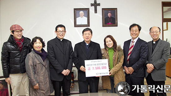 대구 가톨릭 미술가회, 100주년 기념 범어대성당 건립기금 전달