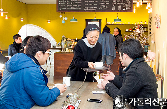 [가톨릭 쉼터] 수도원, 세상을 향해 문을 열다 - 대구 공평동 카페 ‘베네인’