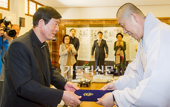 대구대교구, 부처님 오신 날 맞아 사찰 방문