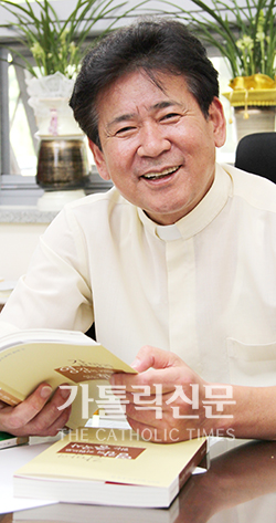 [저자와의 만남]  「갈망과 영감의 키워드로 읽는 한국사」 「갈망과 영감의 키워드로 읽는 중국사」 발간한 정영식 신부