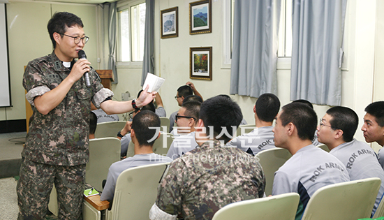 [군사목 현장을 가다] 신임 군종사관, 화랑본당 주임 윤성민 신부의 하루