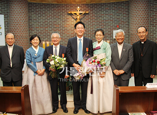 이명수·임영진 대표, 교황 기사 훈장 받아