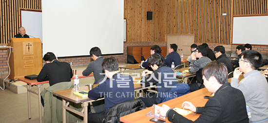 유수일 주교, 입대 앞둔 군종사제들과 만남