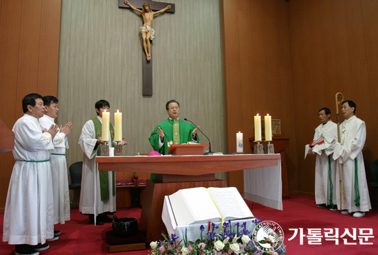 수원교구장 이용훈 주교, 기흥성바오로본당 방문