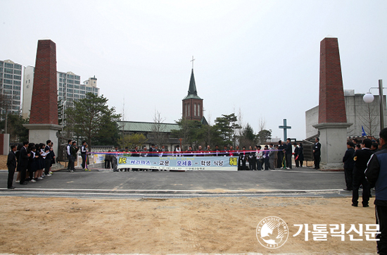   안법고, 100주년 정문·학생식당 축복