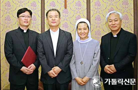 수원교구장 이용훈 주교,   양기석 신부에 ‘주교회의 환경소위 총무’ 임명장