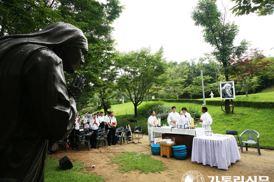 남양성모성지서 마더 테레사 탄생 100주년 기념미사