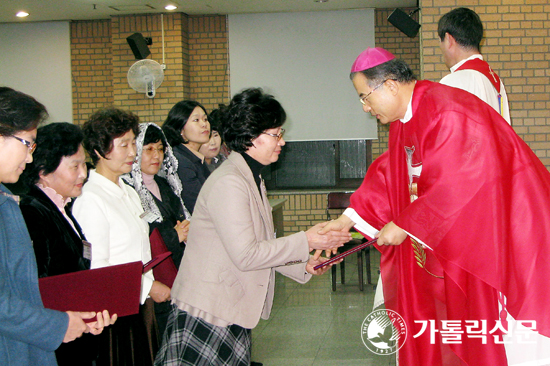 수원교구 제3기 복음화학교 수료미사 … 312명 복음화 봉사자 배출