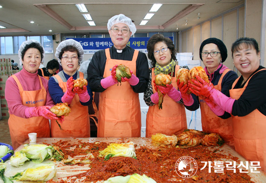 수원교구 사회복지회·KT&G 경기본부 ‘사랑의 김장 나누기’