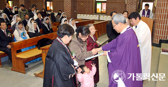 수원교구 각 대리구별 성가정축복장 수여식