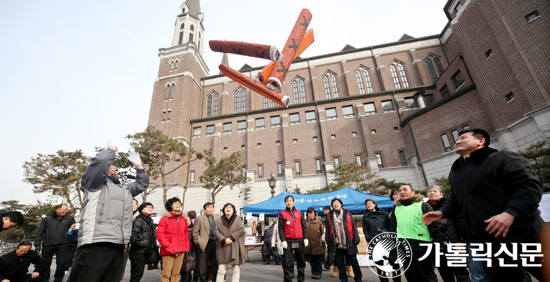 수원교구 하안본당·권선동본당, 정월대보름 앞두고 전신자 민속놀이