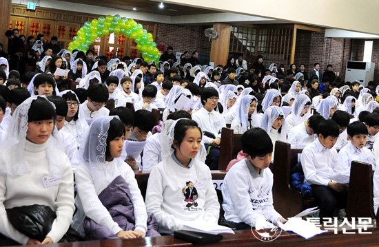 수원교구 용인대리구 초등부 246명 합동 견진성사