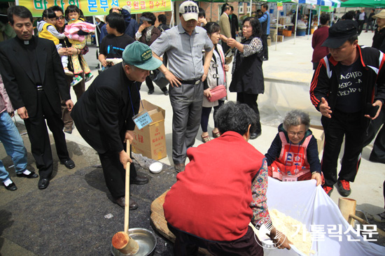 수원교구 성남대리구 산북공소, 성당 건립 1주년 기념 바자