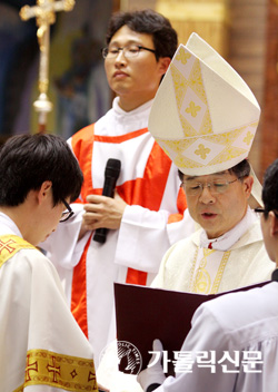 수원교구 부제서품식 … 16명 새 부제 탄생